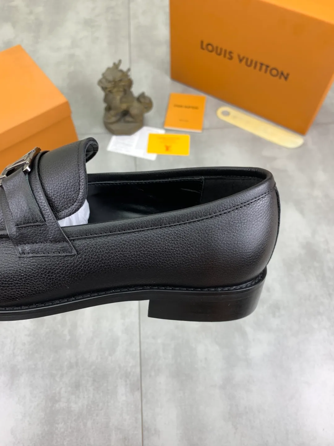 Men's Men's Shoes 💰P420 [New Style] 💰Yangli💎💎💎[Louis Vuitton] LV high-end men's formal business leather shoes, original order 1:1! Original imported calfskin, original metal buckle, imported sheepskin lining for feet, original outsole, men's shoe size: 39-45 (38.46 customized) black optional